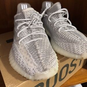 YEEZY BOOST 350 v2